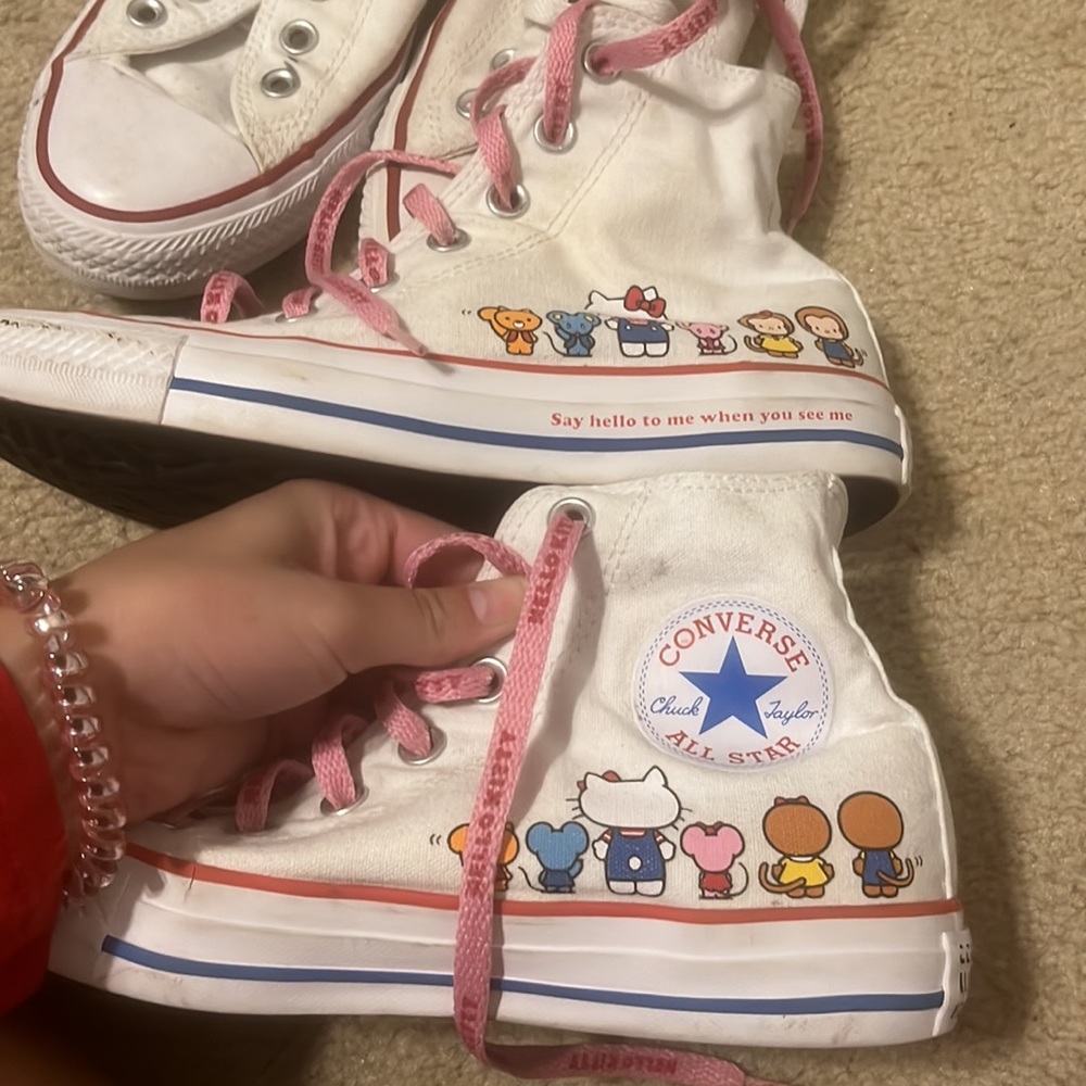 Converse barely used. - Picture 2 of 4